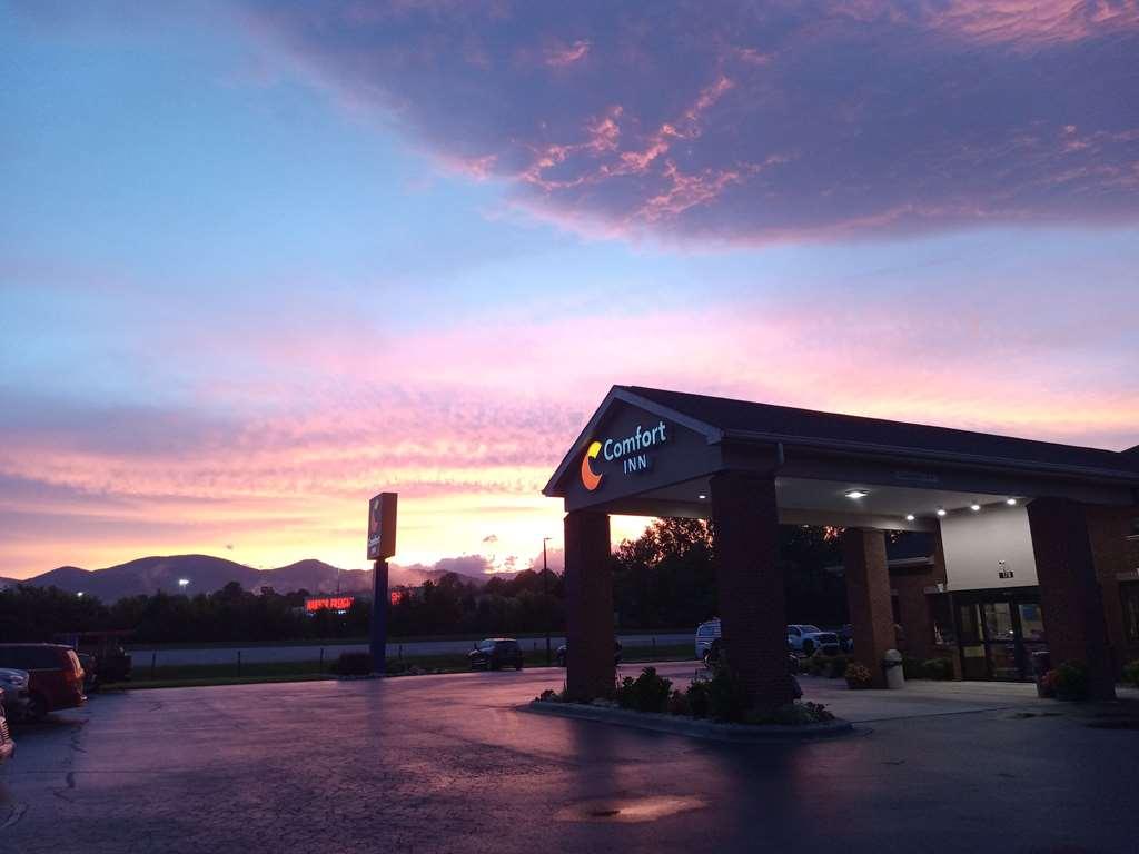 Comfort Inn Near Downtown & Blue Ridge Pkwy Marion Exterior foto