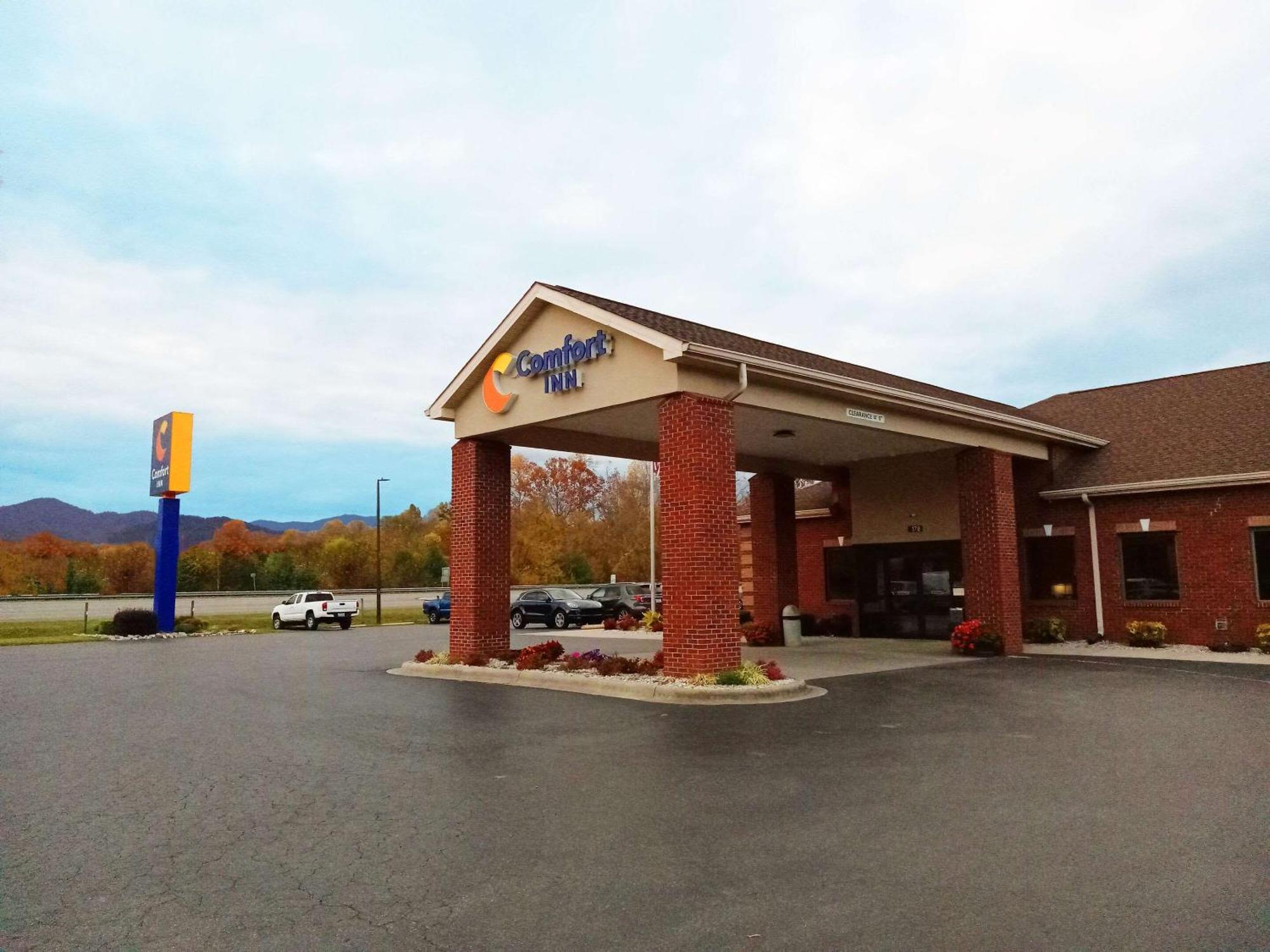 Comfort Inn Near Downtown & Blue Ridge Pkwy Marion Exterior foto